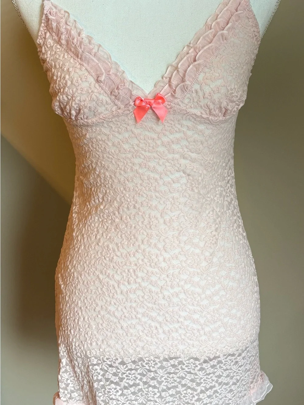 Victoria Secret vintage y2k LARGE Delicate Lace Chemise Slip in Light Pink